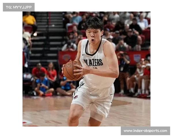 杨瀚森手递手助攻乐福,防守端连续护框成功 杨瀚森手递手助攻乐福,防守端连续护框成功